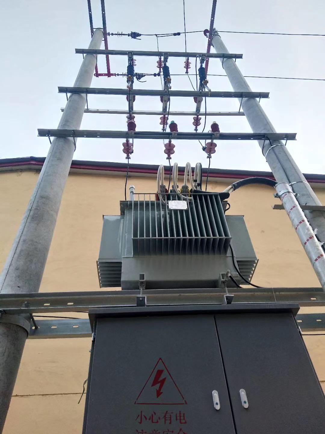 10kV支柱絕緣子、氧化鋅避雷器、跌落熔斷器在電力中的應(yīng)用